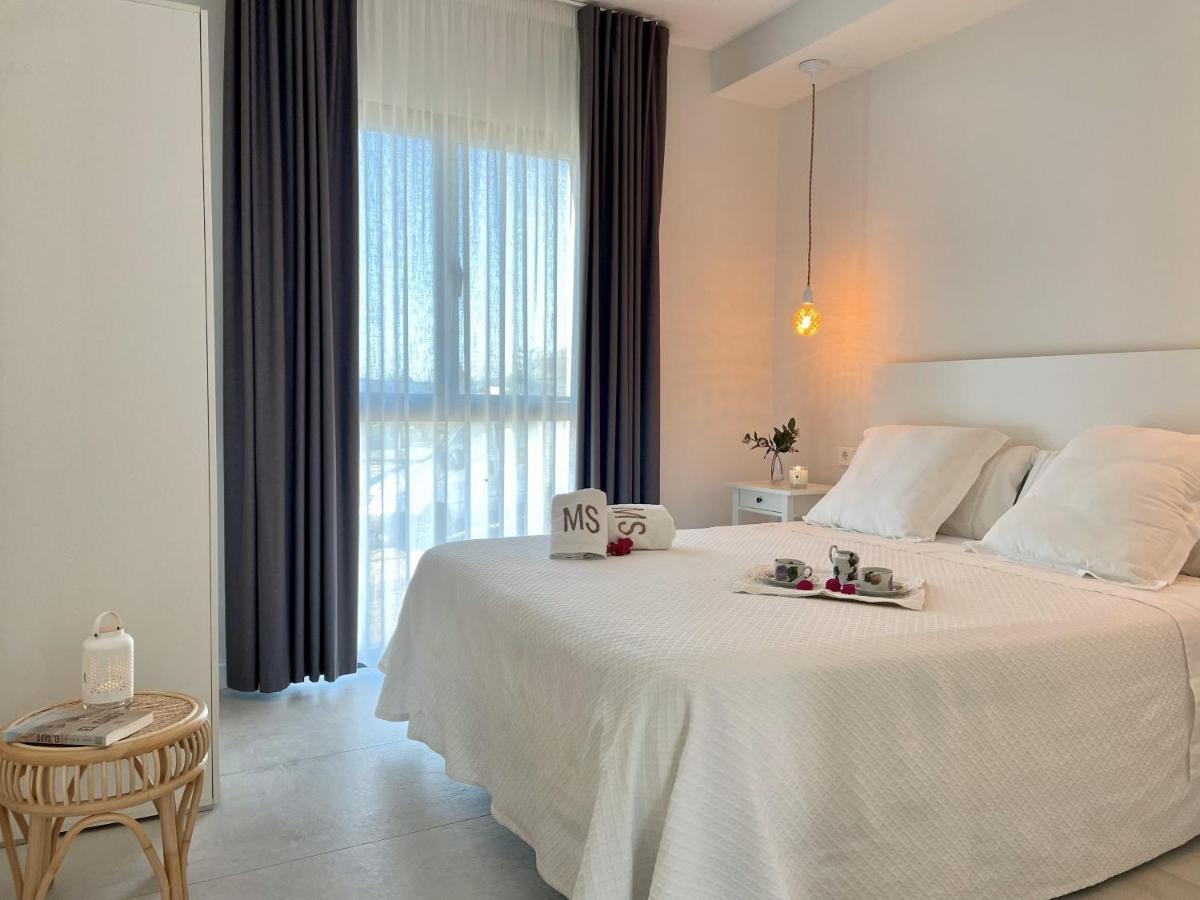 Apartamentos Madreselva Fernan Perez Exteriér fotografie